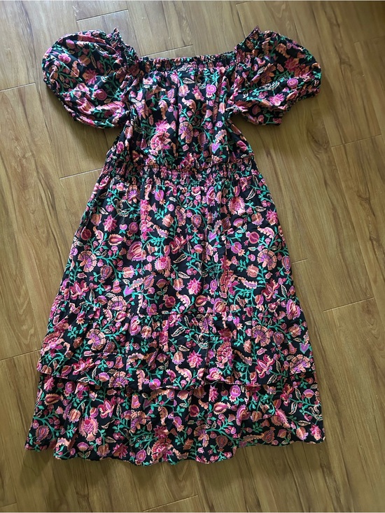 Old Navy Dresses & Skirts - Old Navy Floral Puff-Sleeve Dress in Black and Pink XXL